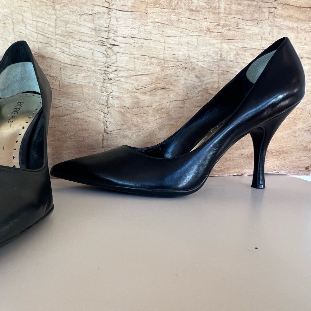 BCBG 3-1/2" leather black high heel pumps, Size 9.5B